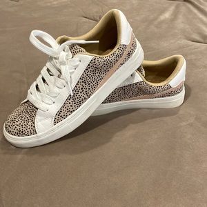 Universal Thread Brittin Sneakers